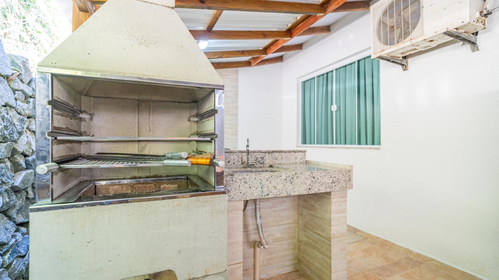 Residencial Com Piscina Possui Jacuzzi Aquecida Com Hidromassagem Villa Bombinhas Ngoại thất bức ảnh