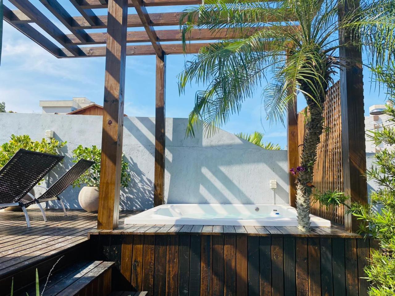Residencial Com Piscina Possui Jacuzzi Aquecida Com Hidromassagem Villa Bombinhas Ngoại thất bức ảnh